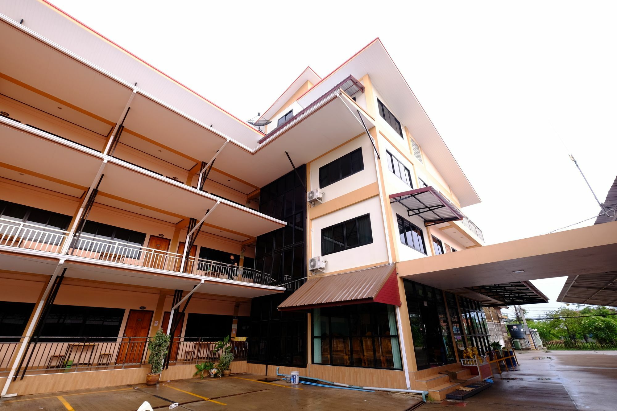 סקון נקהון Kanjana Mansion מראה חיצוני תמונה
